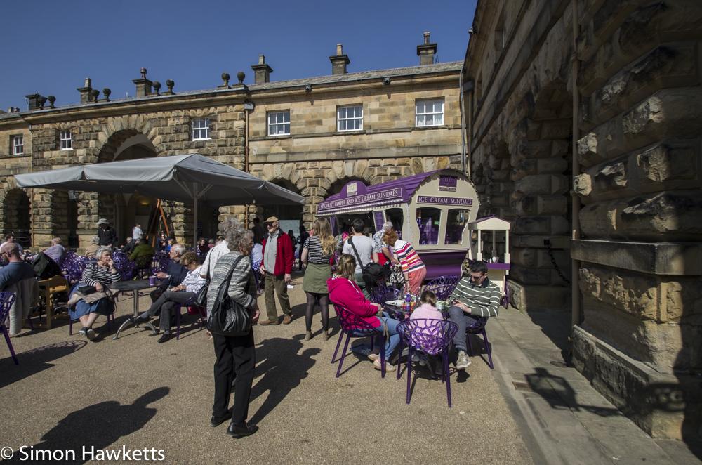 Chatsworth house pictures - people in the courtyard