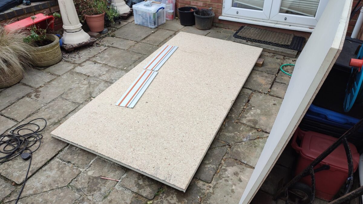 Cutting the insulation boards