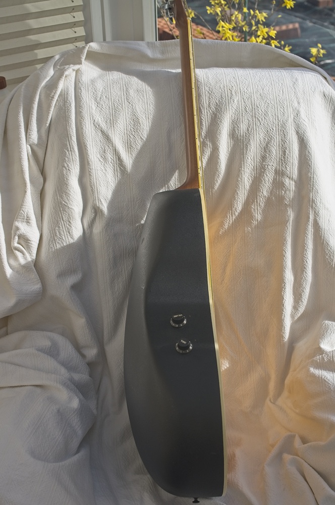Ovation Applause AE-32 side view