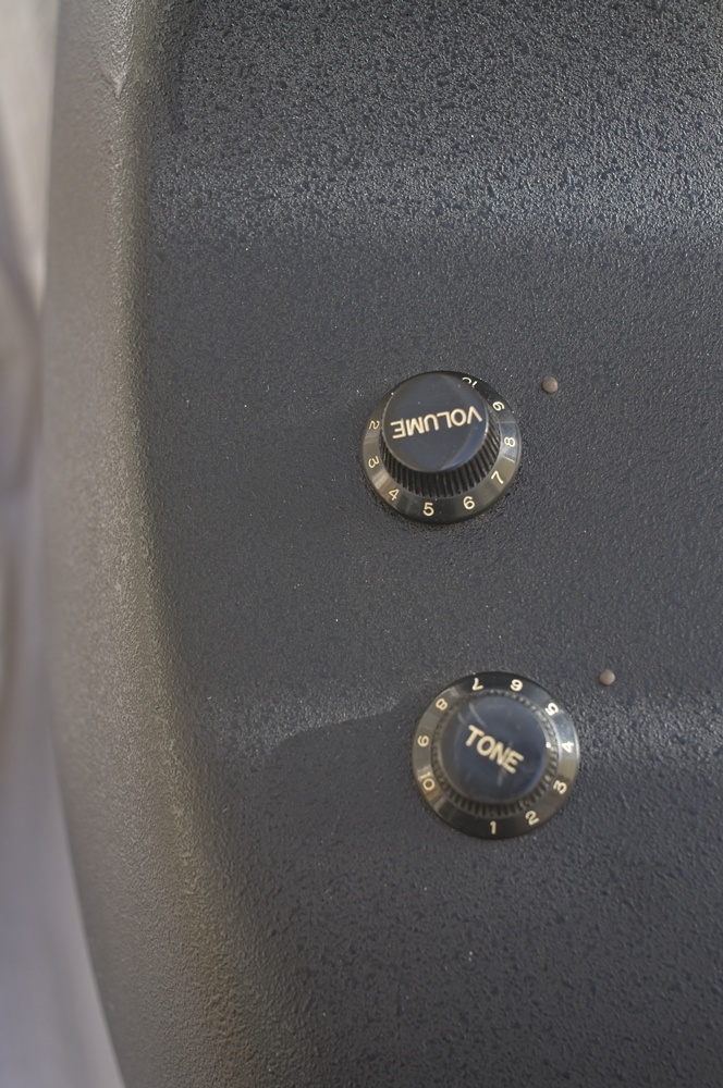Ovation Applause AE-32 Tone and Volume controls